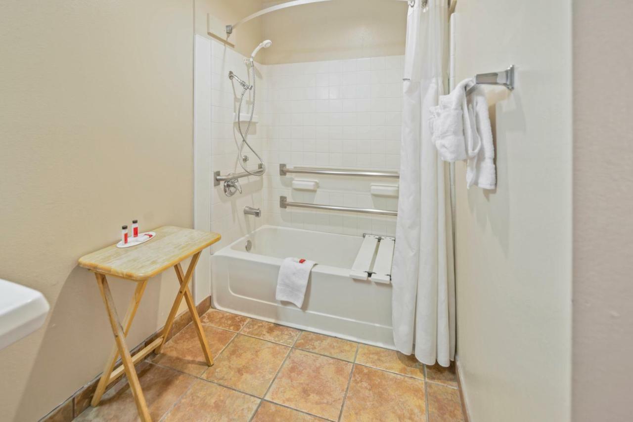 Days Inn By Wyndham Lebec Grapevine Quarto foto